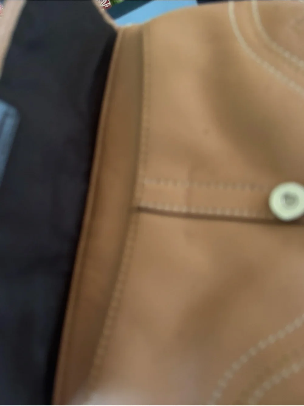 Coach compact tan